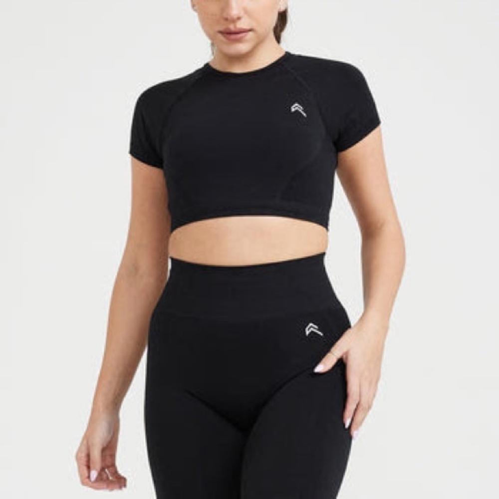 Oner Active Effortless Seamless Cycling Shorts & Top- Black